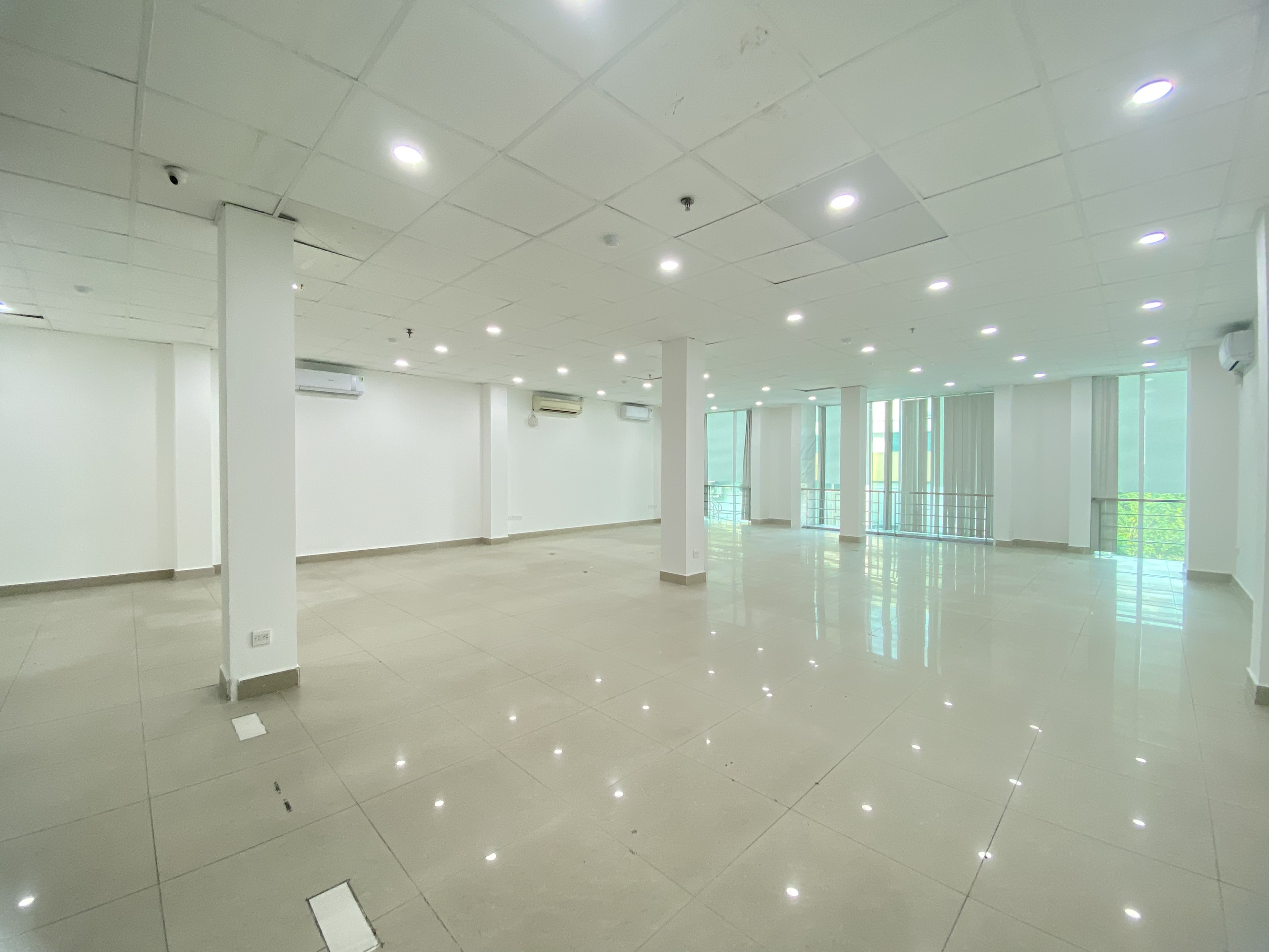 Cho thuê văn phòng 150m2 view kính đường Nguyễn Trung Trực, Q. Bình Thạnh - Ảnh chính